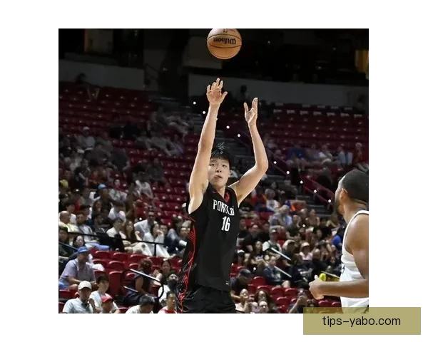 开拓者正式召回杨瀚森担纲球队核心展开新赛季征程 开拓者正式召回杨瀚森担纲球队核心展开新赛季征程